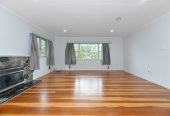Overseas owners Must SELL, Move-in ready, 3 beds 2 baths house on 847m2 section, only moments from Titirangi Village, transport, cafes, parks, and everyday amenities. 1 km to Arahoe School, Green Bay High School and Glen Eden Intermediate, 42 West Lynn Road, Titirangi, Auckland