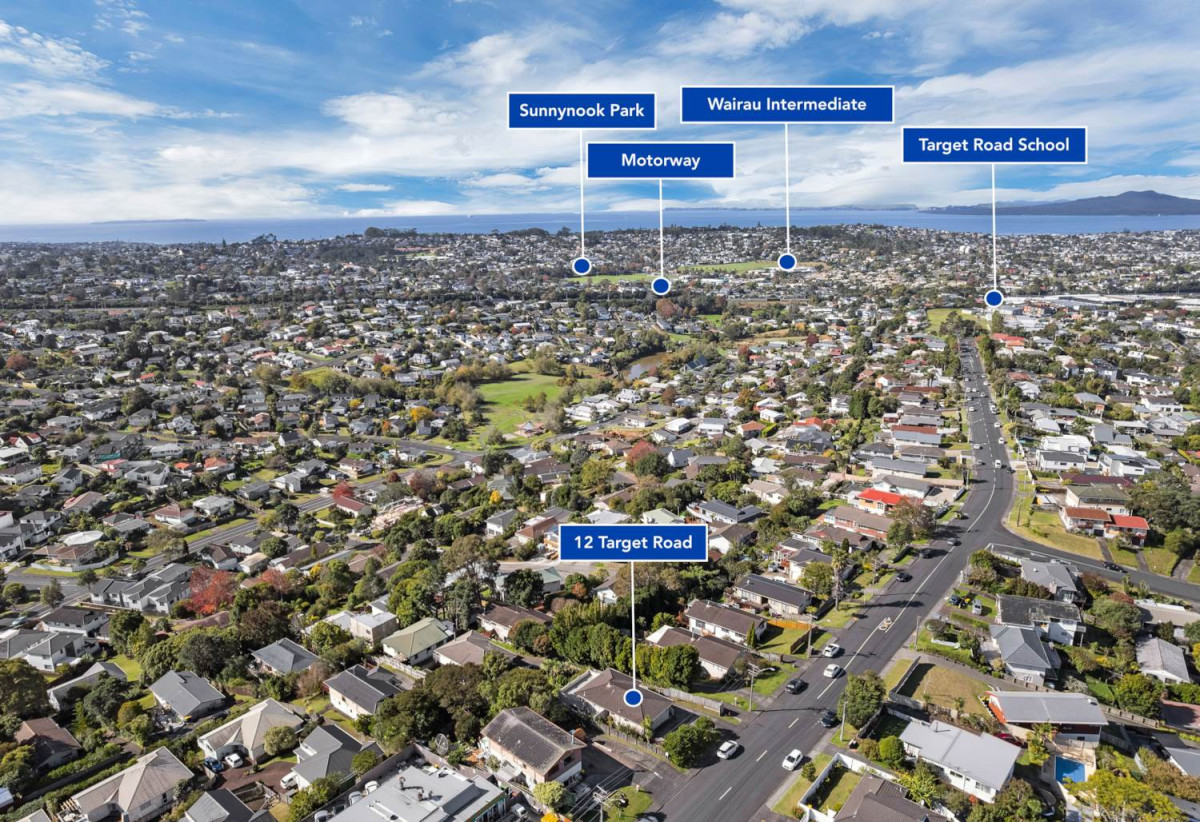 2 Kitchens, Home and income on 657m2 section, 5 beds 2 baths house with garage for 2 cars ( 3 beds 1 bath kitchen and lounge upstairs, 2 beds 1 bath kitchen and lounge downstairs), close to schools, shops, supermarkets, motorway access, 0.7 km to Target Road School, 12 Target Road, Totara Vale, Auckland