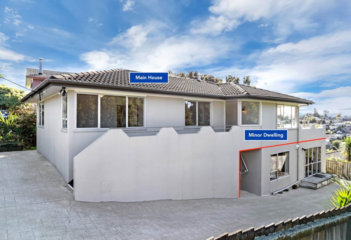 2 Kitchens, Home and income on 657m2 section, 5 beds 2 baths house with garage for 2 cars ( 3 beds 1 bath kitchen and lounge upstairs, 2 beds 1 bath kitchen and lounge downstairs), close to schools, shops, supermarkets, motorway access, 0.7 km to Target Road School, 12 Target Road, Totara Vale, Auckland