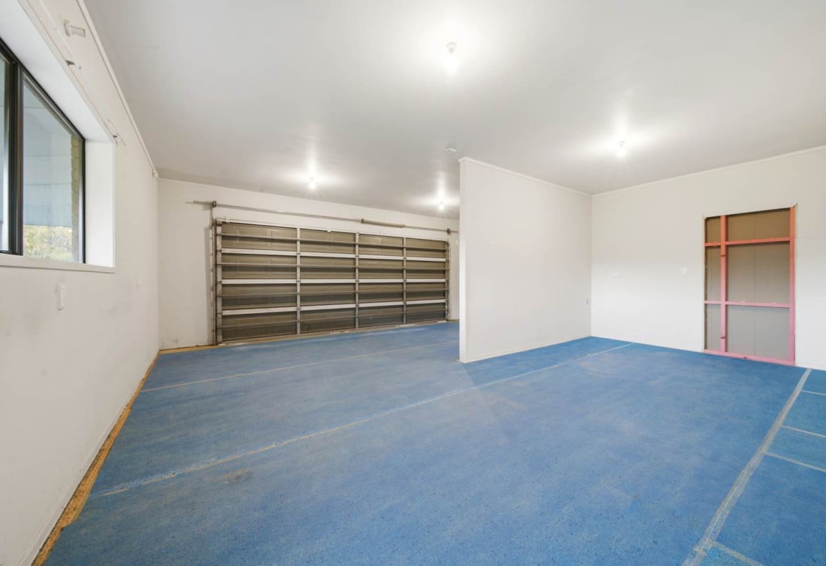 267m2 3 beds + study room 2 baths house with double garage on 5.03ha section, with RC approved for three vacant lifestyle allotments of approximately 1.34ha, 1.02ha, and 0.93ha net (1.11ha gross), alongside a substantial 1.56ha lot containing the existing residence, close to town centre, 0.8 km to Swanson School, 4.3 km to Waitakere College, 780 Swanson Road, Swanson, Auckland