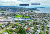 Rangitoto College zone, Move-in ready, Renovated 2 beds 1 bath house with carports and spa pool, An easy 7-minute stroll to Rothesay Bay Beach and 2 minutes to local schooling, In-zone for the prestigious Rangitoto College, Murrays Bay Intermediate, and Browns Bay Primary, 2/17 Masterton Road, Rothesay Bay, Auckland
