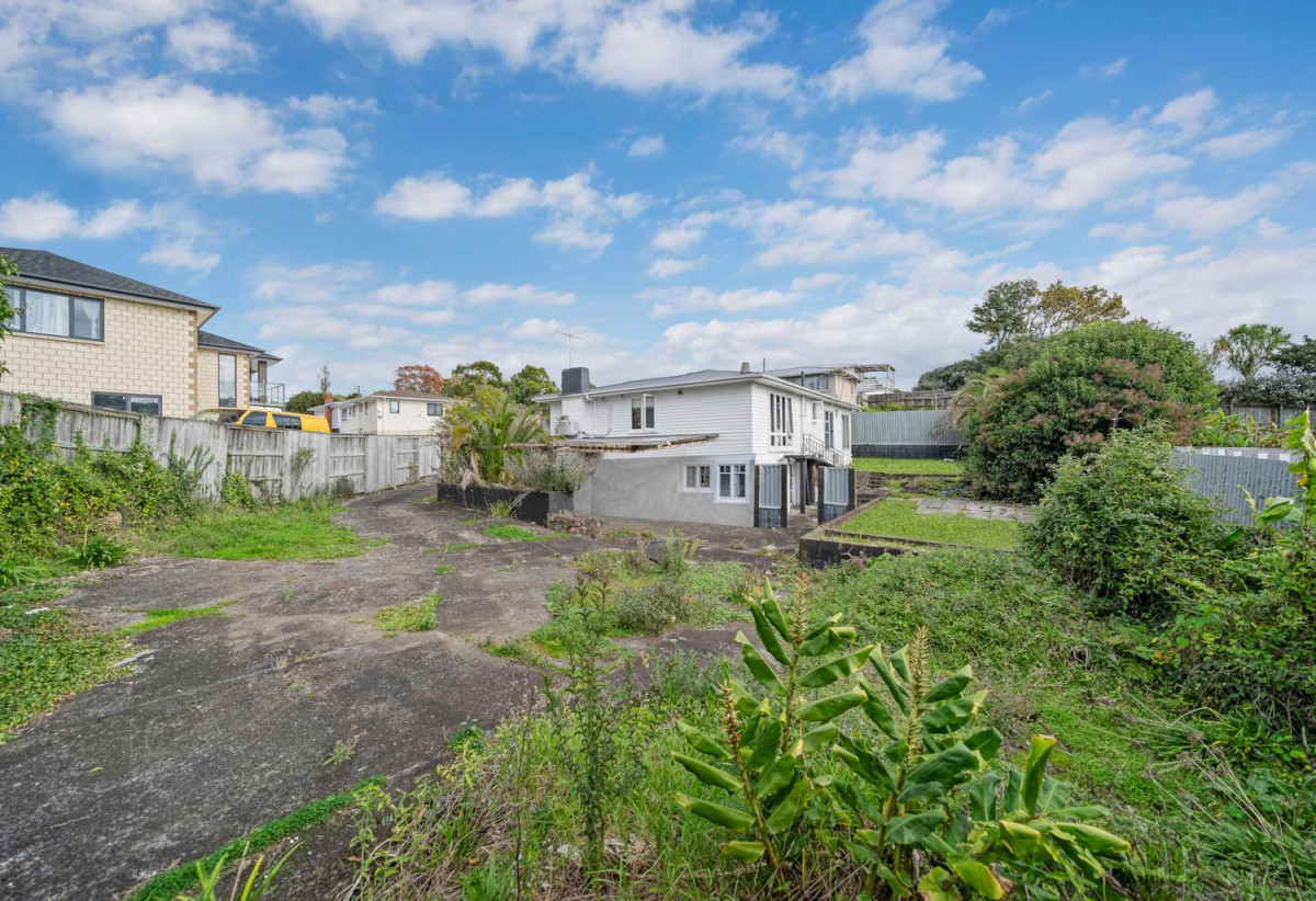 1019m2 section, 3 beds 1 bath house with garage, currently rented, close to schools, golf club, tennis club, parks, shops, supermarket, 0.6 km to Marshall Laing School, 0.9 km to Lynfield College, 16 Jamaica Place, Blockhouse Bay, Auckland