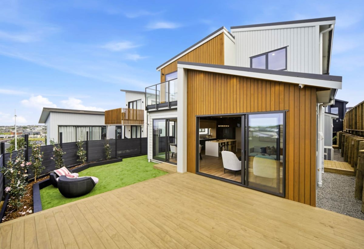 10-Year Master Builder Guarantee, Brandnew 4 beds (2 ensuites) + large study room 3.5 baths house with double garage, Sea views, 1 ensuite and study room ground floor, 1.3 km to Long Bay School and Long Bay College, 32 Kumukumu Road, Long Bay, Auckland