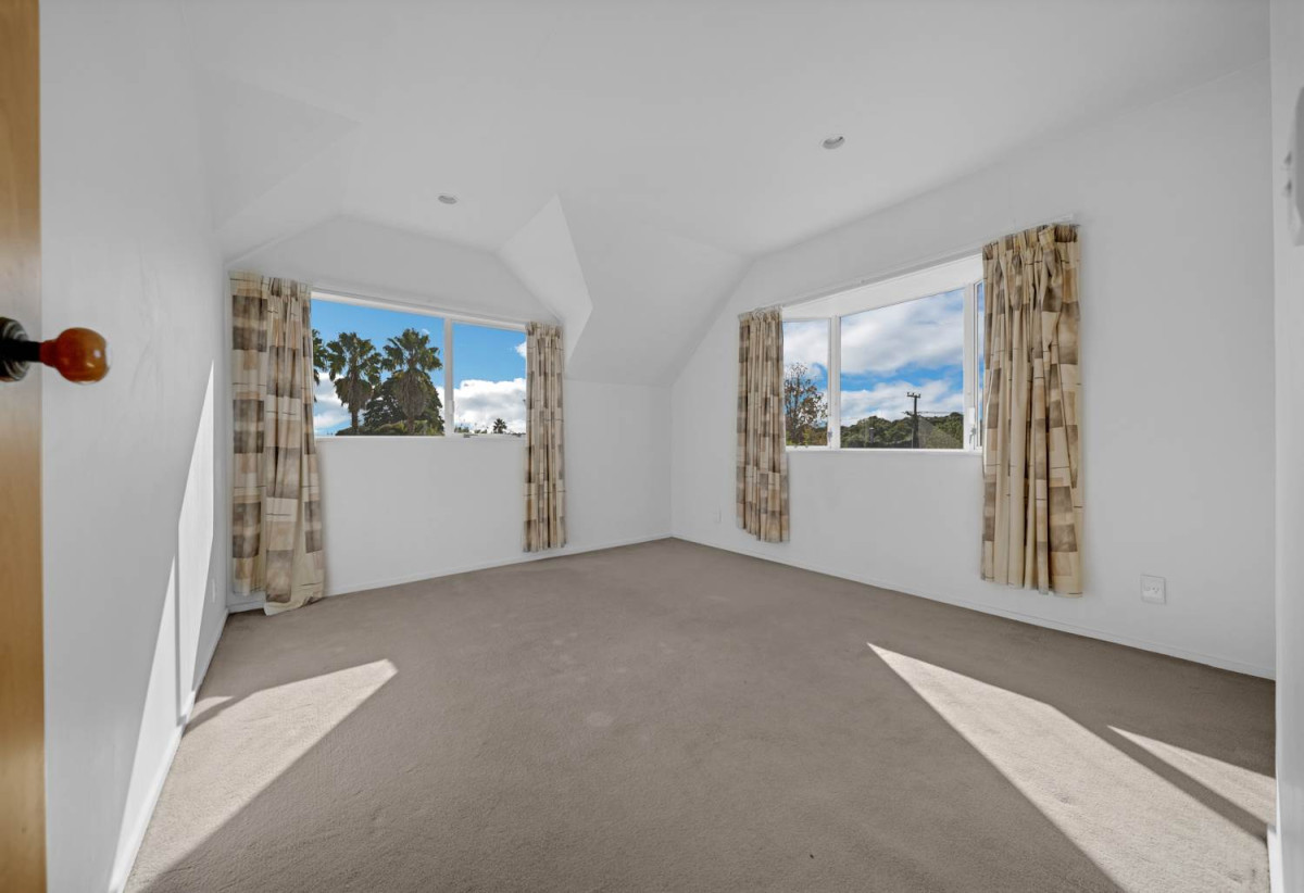 4 beds 2 baths house with standalone double garage on 1012m2 section, Approximately 600–700 metres to New Lynn Train Station and Bus Depot, Close to local shops, schools, and amenities, 0.3 km to Blockhouse Bay Intermediate, 125 Portage Road, New Lynn, Auckland