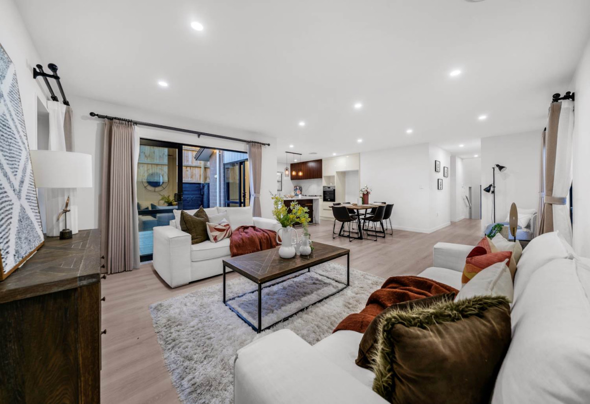 Must sell, The owner has moved on, 4 beds 3 baths house with double garage on 367m2 section, close to schools, parks, shops, 0.4 km to May Road School, 44D White Swan Road, Mt Roskill, Auckland