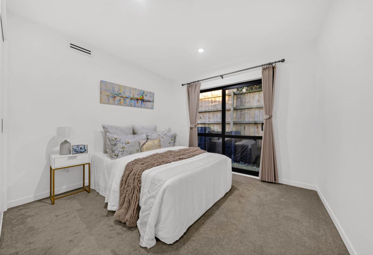 Must sell, The owner has moved on, 4 beds 3 baths house with double garage on 367m2 section, close to schools, parks, shops, 0.4 km to May Road School, 44D White Swan Road, Mt Roskill, Auckland