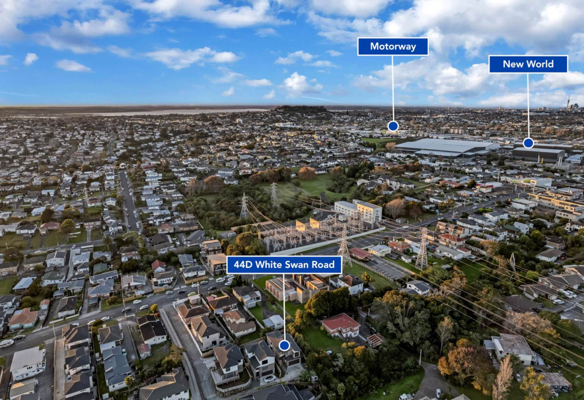 Must sell, The owner has moved on, 4 beds 3 baths house with double garage on 367m2 section, close to schools, parks, shops, 0.4 km to May Road School, 44D White Swan Road, Mt Roskill, Auckland