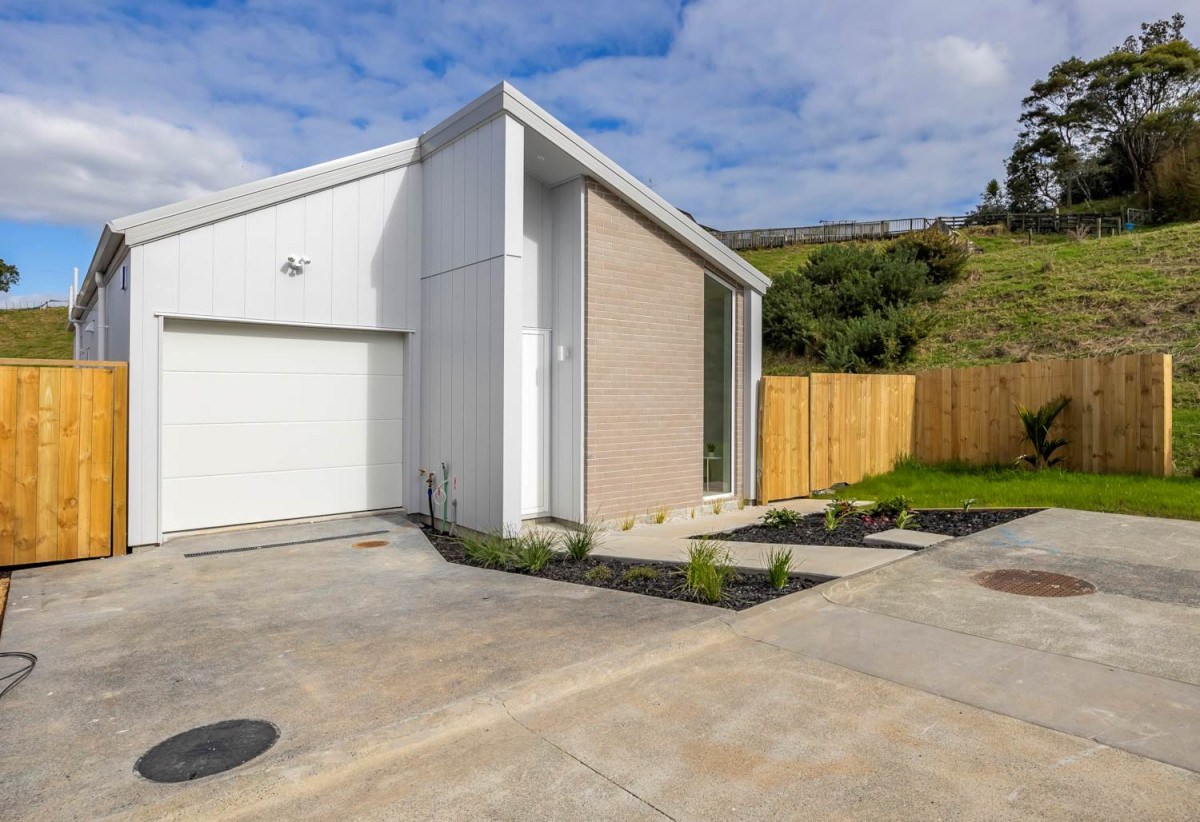 Brandnew 3 beds 2 baths house with garage on 300m2 section, just minutes from Orewa Beach, local shops, schools, and motorway access, 1.6 km to Orewa Primary School, 42 Ara Taha Crescent, Orewa, Auckland