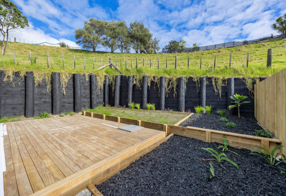 Urgent Sale Required- Bring your offers, Brandnew 4 beds 2.5 baths house with garage on 359m2 section, minutes from Orewa Beach, local shops, schools, and motorway access, 1.5 km to Orewa Primary School, 64 Ara Taha Crescent, Orewa, Auckland