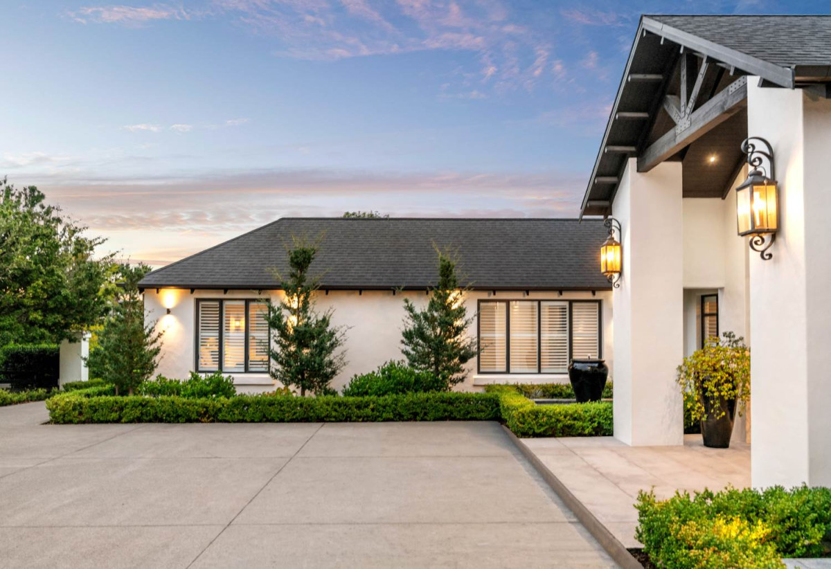30,269m² section, The home offers 5 beds 3 baths, including a private guest suite with a designer ensuite featuring dual showers, A separate wing accommodates additional bedrooms and a luxurious family bathroom with a sculptural real stone bath, Underfloor heating throughout, A five-car garage, A formal 10-seater dining room beneath a genuine Swarovski crystal chandelier, integrated throughout the home is a premium HEOS multi-room audio system, a fully equipped private cinema with six luxury seats, The stunning 16.5-metre heated swimming pool (approx. 5.5–6m wide), 2.2 km to Riverhead School, 739 Coatesville-Riverhead Highway, Riverhead, Auckland