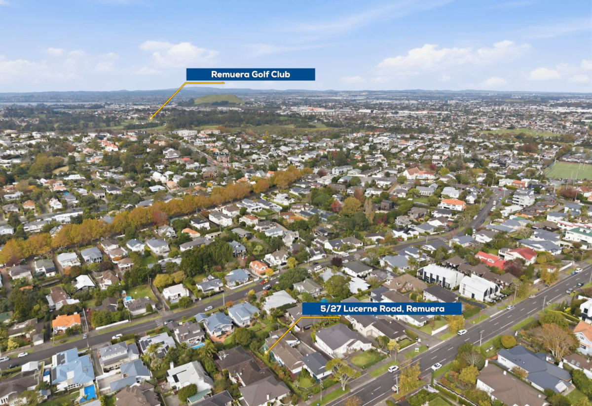 Renovated 3 beds 1 bath home, close to shops, supermarket, schoolc, reserves, 0.6 km to Meadowbank School, 1.6 km to Remuera Intermediate, 5/27 Lucerne Road, Remuera, Auckland