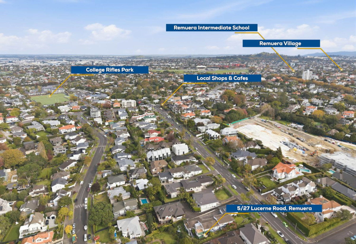Renovated 3 beds 1 bath home, close to shops, supermarket, schoolc, reserves, 0.6 km to Meadowbank School, 1.6 km to Remuera Intermediate, 5/27 Lucerne Road, Remuera, Auckland