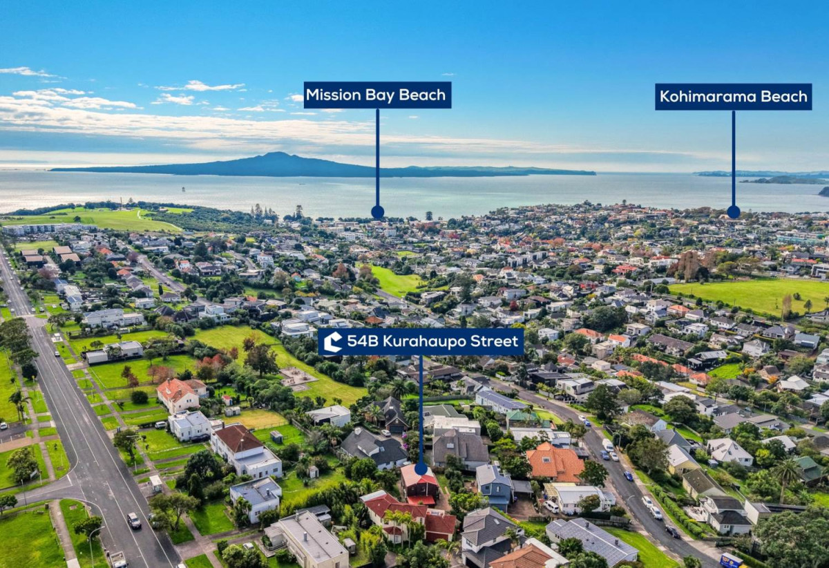Once in 30 years, Owners downsizing, 3 beds 2 baths house with garage, close to schools, shops, supermarket, beach, 0.9 km to Orakei School, 1.3 km to Selwyn College, 54B Kurahaupo Street, Orakei, Auckland