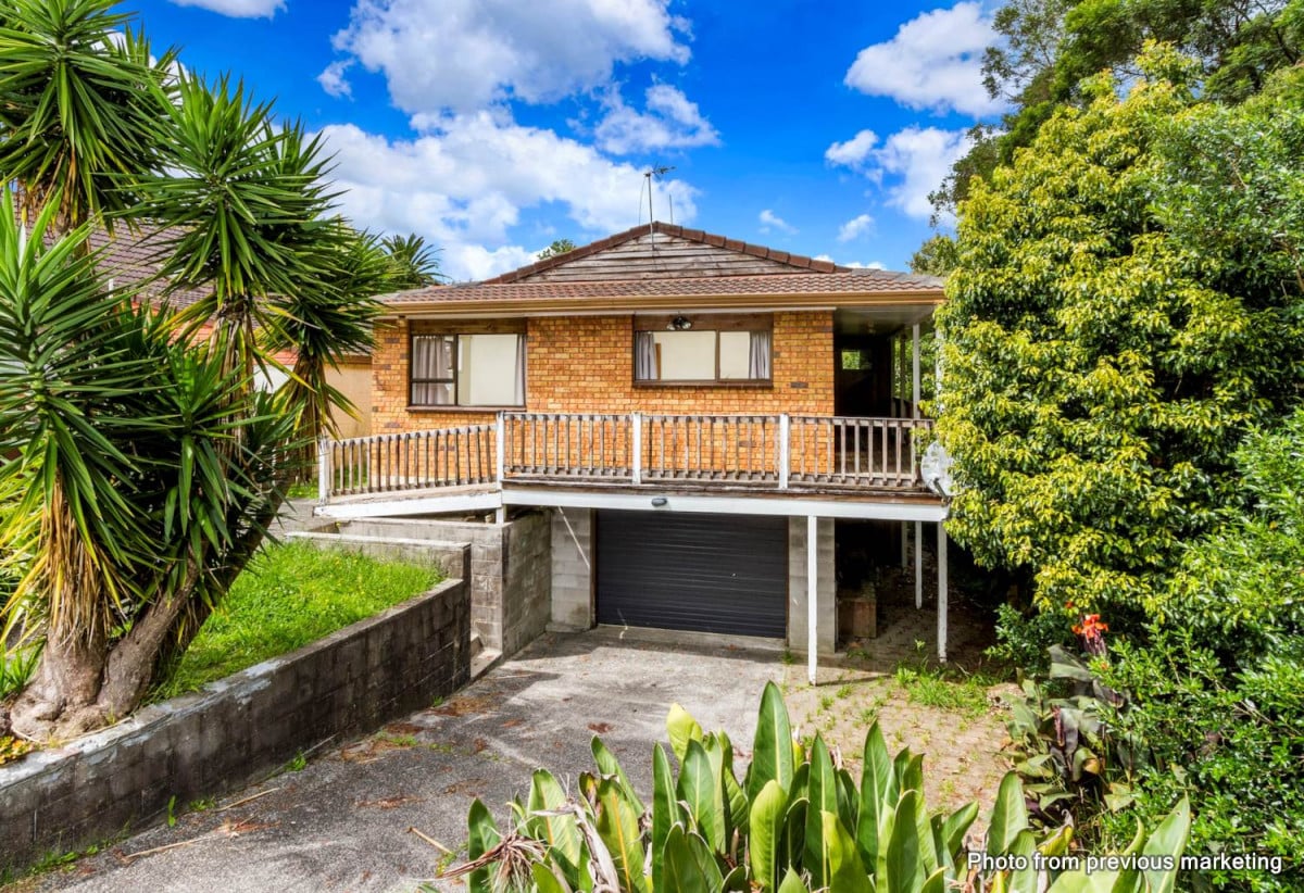 URGENT SALE – Ignore the CV (CV $720,000), Make an offer, Brick and tile, standalone 2 beds + a rumpus room 1 bath house with garage, need to sell it ASAP, 0.6 km to Henderson School, 2/1 Claude Brookes Drive, Henderson, Auckland