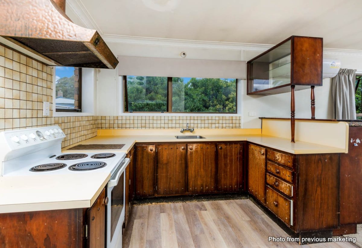URGENT SALE – Ignore the CV (CV $720,000), Make an offer, Brick and tile, standalone 2 beds + a rumpus room 1 bath house with garage, need to sell it ASAP, 0.6 km to Henderson School, 2/1 Claude Brookes Drive, Henderson, Auckland
