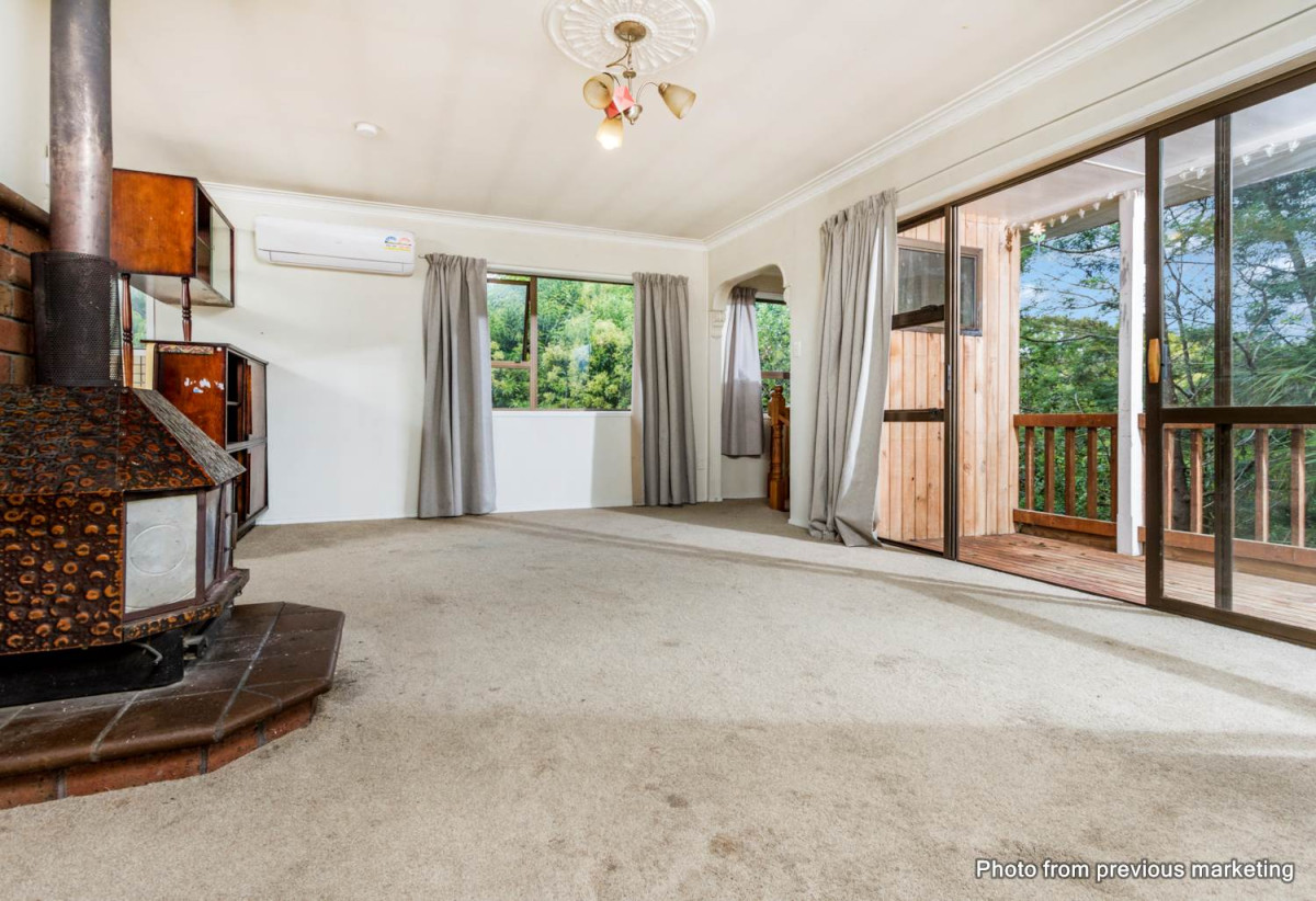 URGENT SALE – Ignore the CV (CV $720,000), Make an offer, Brick and tile, standalone 2 beds + a rumpus room 1 bath house with garage, need to sell it ASAP, 0.6 km to Henderson School, 2/1 Claude Brookes Drive, Henderson, Auckland