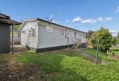 Must sell, 3 beds 1 bath house on 464m2 section, close to schools, shops, supermarkets, 0.7 km to Stanhope Road School, 0.8 km to Bailey Road School, 4 Cebalo Place, Mt Wellington, Auckland
