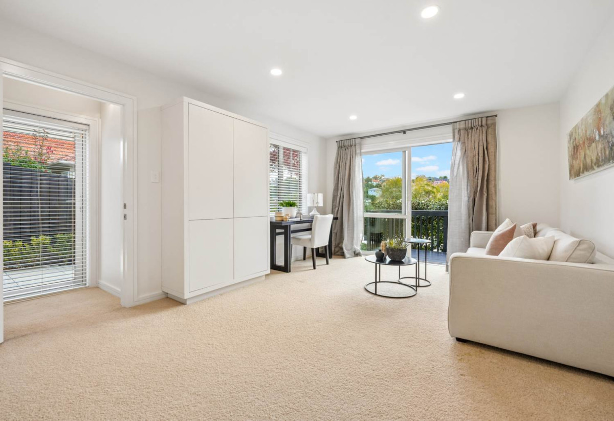 Double Grammar school zone, 360m2 6 beds 4 baths house with double garage, Downstairs provides superb flexibility with 2 beds 1 bath , a separate living area and its own private access, 2.1 km to Epsom Girls’ Grammar School, 2.5 km to Auckland Grammar, 70A Spencer Street, Remuera, Auckland