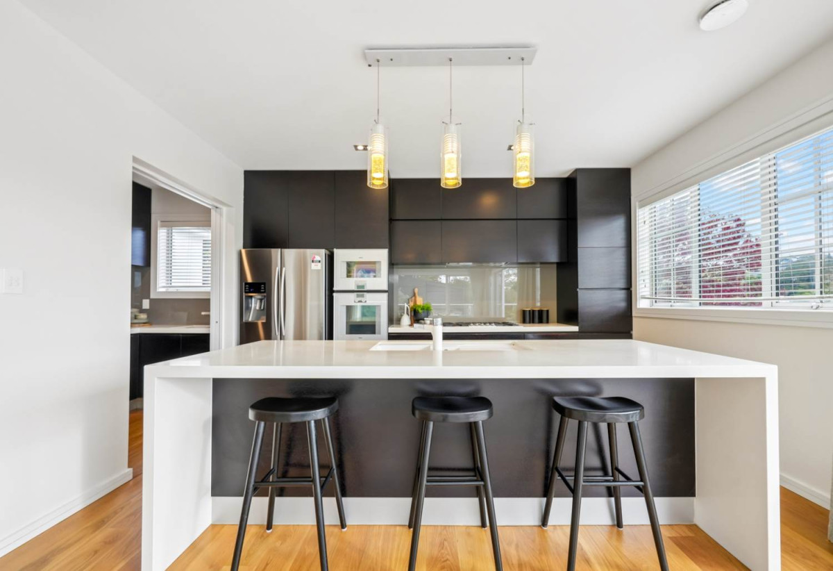 Double Grammar school zone, 360m2 6 beds 4 baths house with double garage, Downstairs provides superb flexibility with 2 beds 1 bath , a separate living area and its own private access, 2.1 km to Epsom Girls’ Grammar School, 2.5 km to Auckland Grammar, 70A Spencer Street, Remuera, Auckland