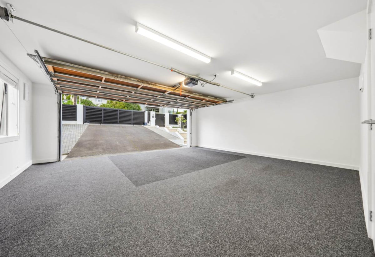 Double Grammar school zone, 360m2 6 beds 4 baths house with double garage, Downstairs provides superb flexibility with 2 beds 1 bath , a separate living area and its own private access, 2.1 km to Epsom Girls’ Grammar School, 2.5 km to Auckland Grammar, 70A Spencer Street, Remuera, Auckland