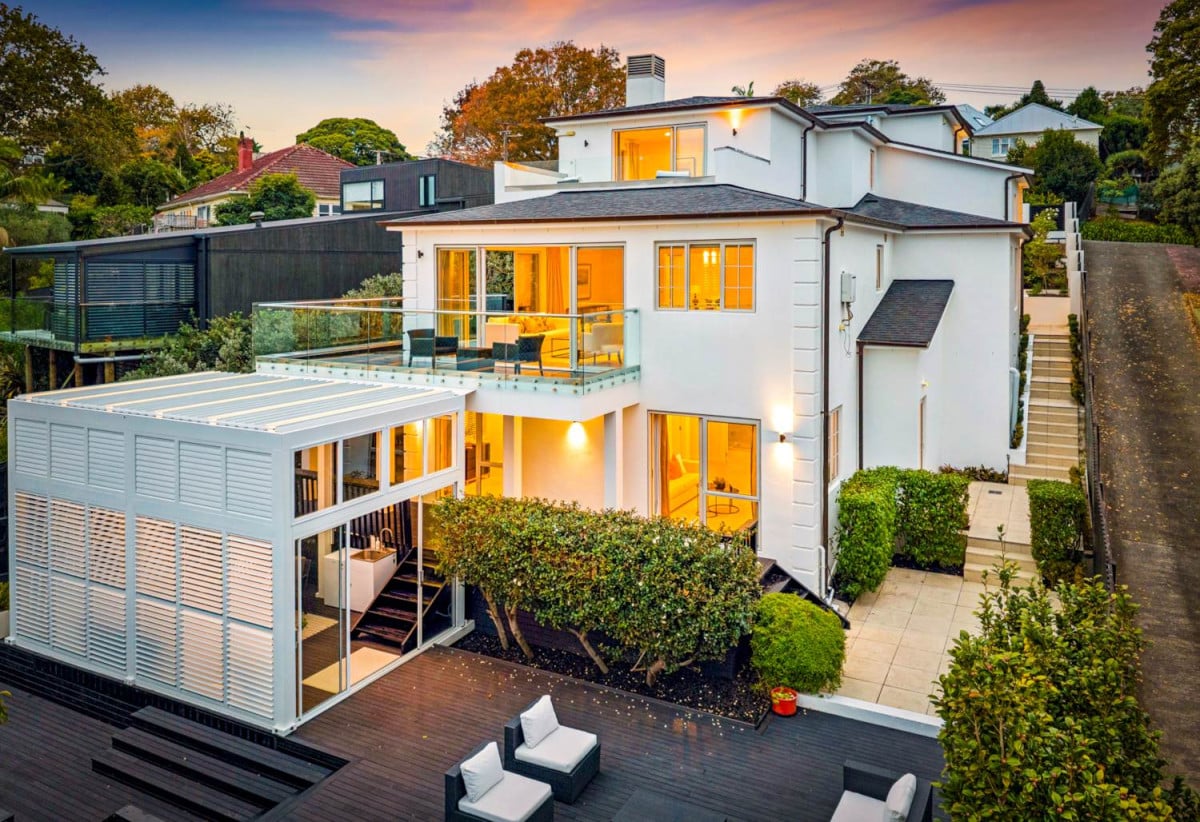 Double Grammar school zone, 360m2 6 beds 4 baths house with double garage, Downstairs provides superb flexibility with 2 beds 1 bath , a separate living area and its own private access, 2.1 km to Epsom Girls’ Grammar School, 2.5 km to Auckland Grammar, 70A Spencer Street, Remuera, Auckland