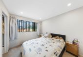 Urgent sale, Standalone 4 beds 2.5 baths townhouse, just minutes from Sylvia Park, motorway access, and key transport routes. 0.7 km to Panama Road School and Otahuhu Intermediate, 5/19 Kotahi Road, Mt Wellington, Auckland
