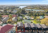 Urgent sale, Standalone 4 beds 2.5 baths townhouse, just minutes from Sylvia Park, motorway access, and key transport routes. 0.7 km to Panama Road School and Otahuhu Intermediate, 5/19 Kotahi Road, Mt Wellington, Auckland