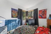 Must sell, Vendor cashing out, 3 beds 1 bath house on 650m2 section, with RC,BC, EPA approved, Stroll to Panmure Shopping Centre, the wharf, scenic reserves, Tamaki River walks, the lagoon, swimming pool, gym complex, 39 Te Koa Road, Panmure, Auckland