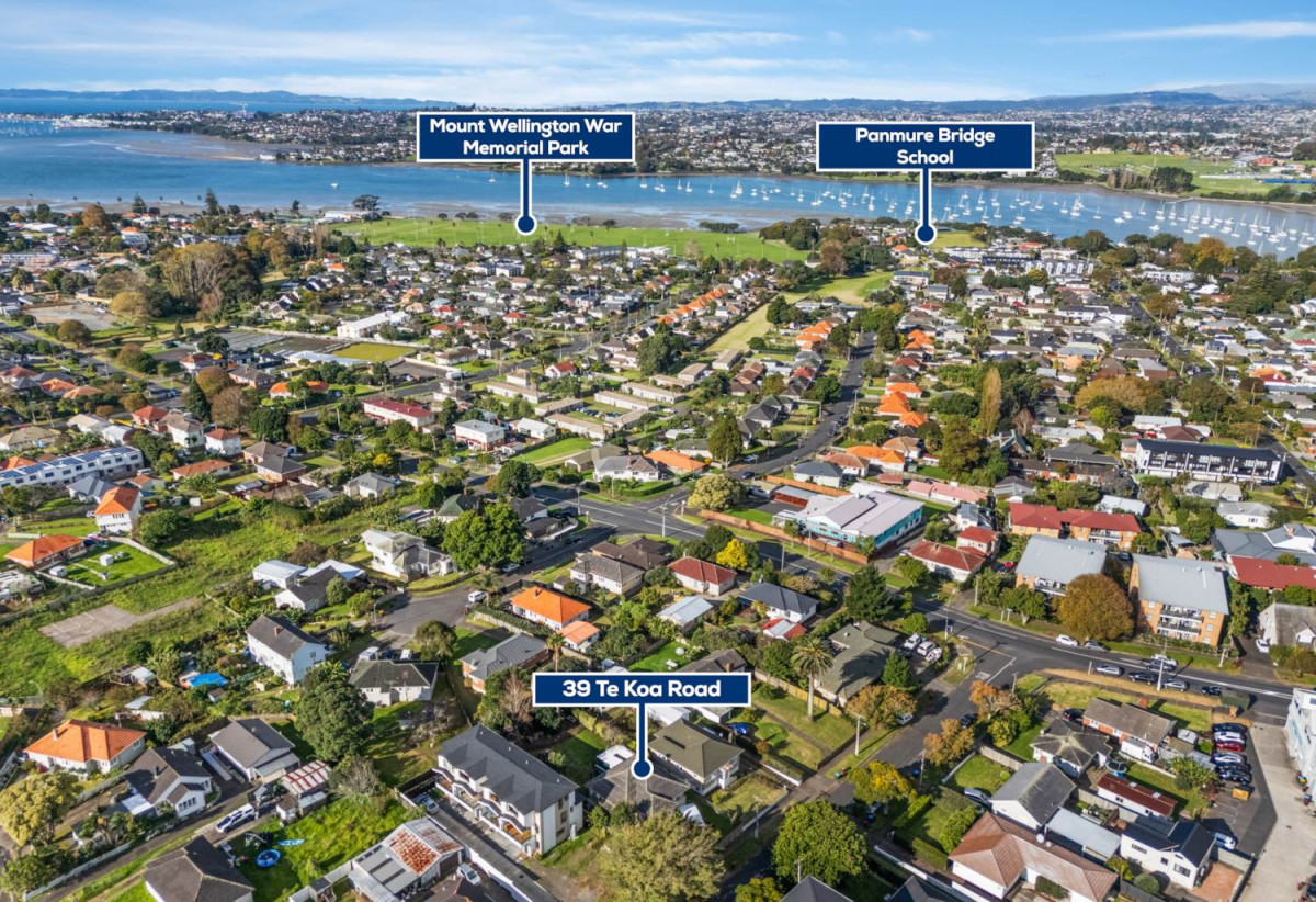 Must sell, Vendor cashing out, 3 beds 1 bath house on 650m2 section, with RC,BC, EPA approved, Stroll to Panmure Shopping Centre, the wharf, scenic reserves, Tamaki River walks, the lagoon, swimming pool, gym complex, 39 Te Koa Road, Panmure, Auckland