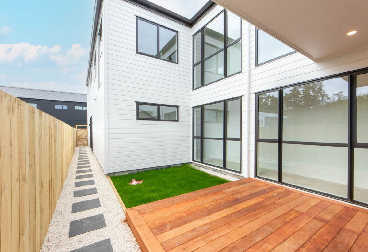 Brandnew 4 beds 3 baths Duplex home with Tandem Garage, Located near the highway, supermarket, and an upcoming shopping hub, 0.4 km to Ngakoroa School, 33C Burberry Road, Drury, Auckland