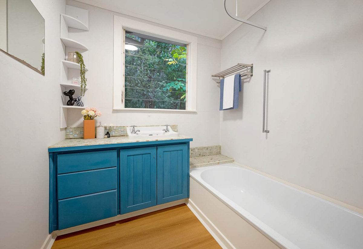 34,541m2 section with RC approved for subdivision, 4 beds 1 bath house with 2-beds sleepout, The approximateky $400,000 NZD transferrable title rights have been fully paid, removing significant barriers and costs for the new owner, 2.1 km to Albany Senior High School, 2.8 km to Albany School, 236 Albany Heights Road, Albany Heights, Auckland