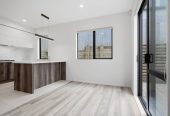 Standalone 5 beds (2ensuites) 3.5 baths home with garage, close to schools, shops, supermarkets, beaches, 0.3 km to Northcross Intermediate, 0.4 km to Sherwood School (Auckland), 3.1 km to Long Bay College, 88B John Downs Drive, Browns Bay, Auckland