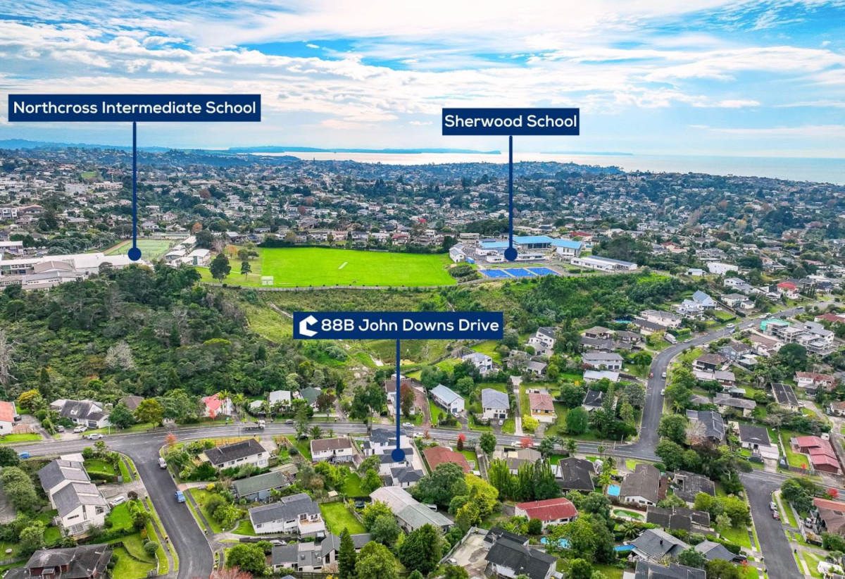 Standalone 5 beds (2ensuites) 3.5 baths home with garage, close to schools, shops, supermarkets, beaches, 0.3 km to Northcross Intermediate, 0.4 km to Sherwood School (Auckland), 3.1 km to Long Bay College, 88B John Downs Drive, Browns Bay, Auckland