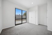 Standalone 5 beds (2ensuites) 3.5 baths home with garage, close to schools, shops, supermarkets, beaches, 0.3 km to Northcross Intermediate, 0.4 km to Sherwood School (Auckland), 3.1 km to Long Bay College, 88B John Downs Drive, Browns Bay, Auckland