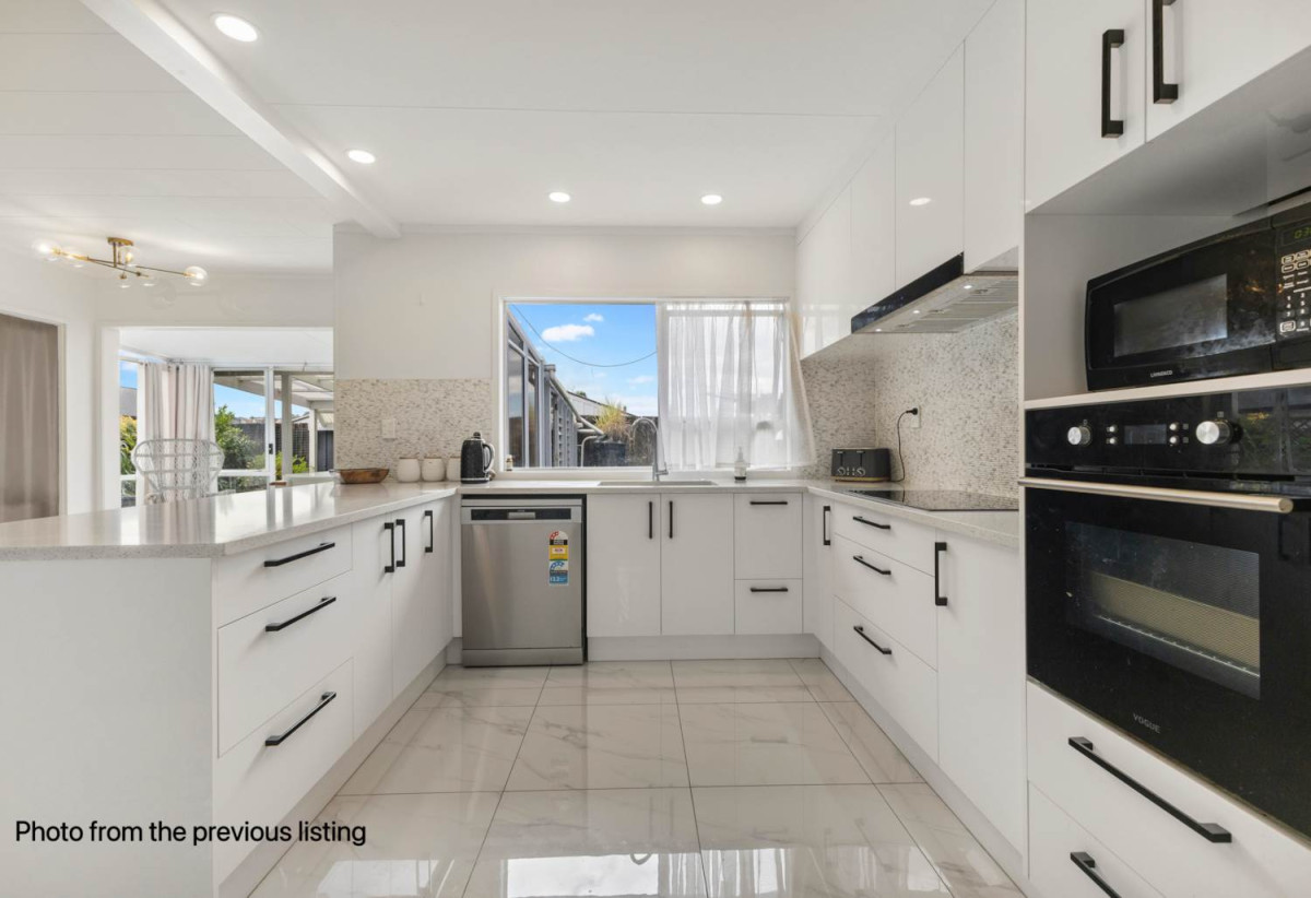 Mt Roskill Grammar zone, 868m2 section, 4 beds 2 baths house with double garage, close to schools, shops, supermarkets, parks, motorway access, 0.7 km to Hillsborough School, 0.8 km to Mt Roskill Grammar, 1.2 km to Mt Roskill Intermediate, 47 Littlejohn Street, Hillsborough, Auckland