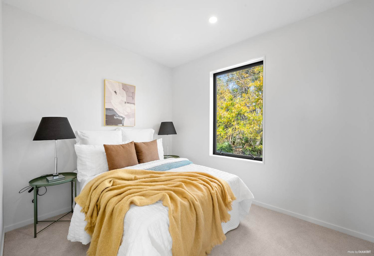 12-month maintenance warranty and a 10-year Master Build Guarantee, Brandnew standalone 5 beds (2 ensuites) 3.5 baths home with double garage on 266m2 section, close to shops, supermarkets, schools, parks, motorway access, 0.5 km to Oranga School and One Tree Hill College, 1.8 km to Remuera Intermediate, 2A Wahanui Road, Greenlane, Auckland
