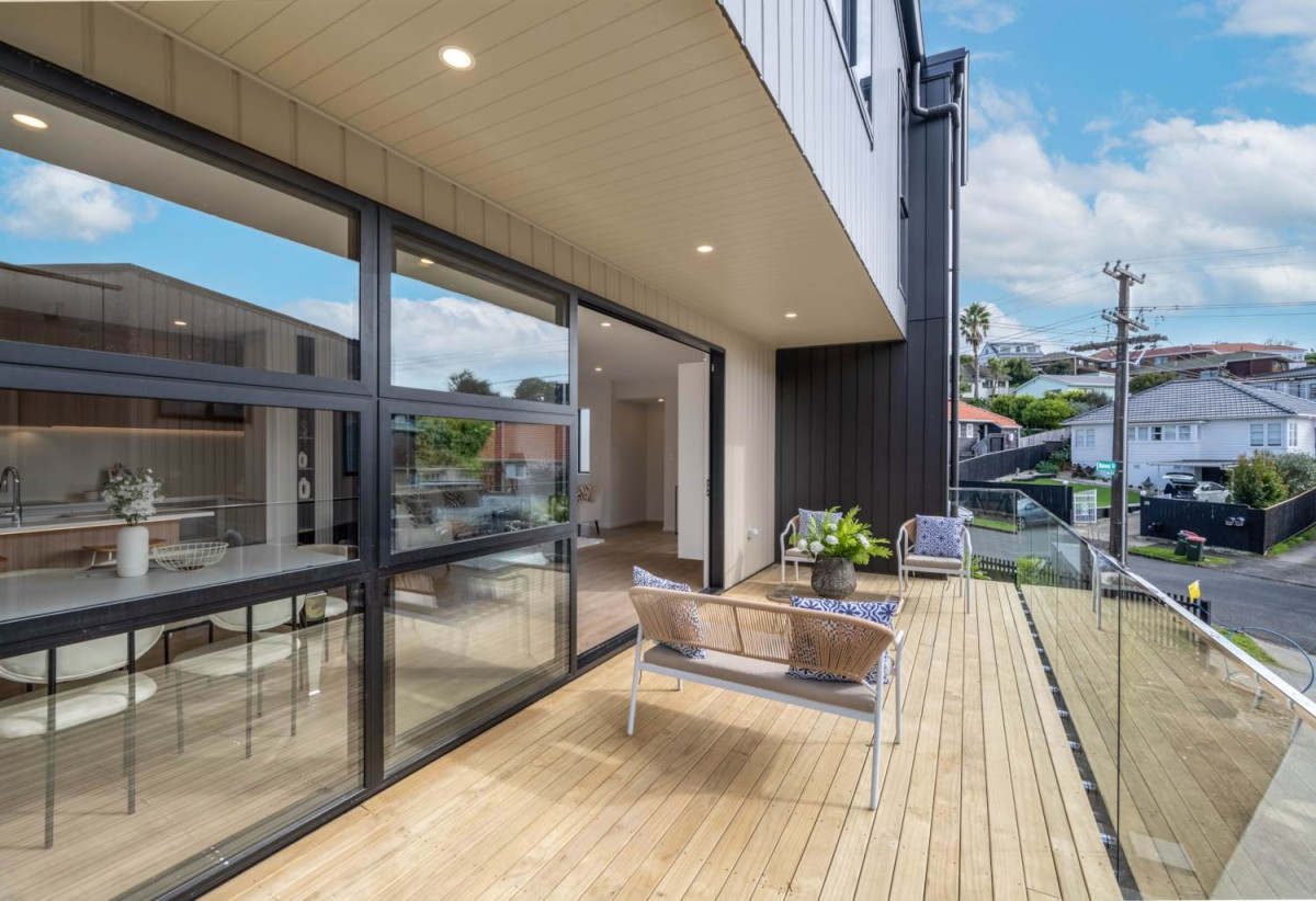 12-month maintenance warranty and a 10-year Master Build Guarantee, Brandnew standalone 5 beds (2 ensuites) 3.5 baths home with double garage on 266m2 section, close to shops, supermarkets, schools, parks, motorway access, 0.5 km to Oranga School and One Tree Hill College, 1.8 km to Remuera Intermediate, 2A Wahanui Road, Greenlane, Auckland
