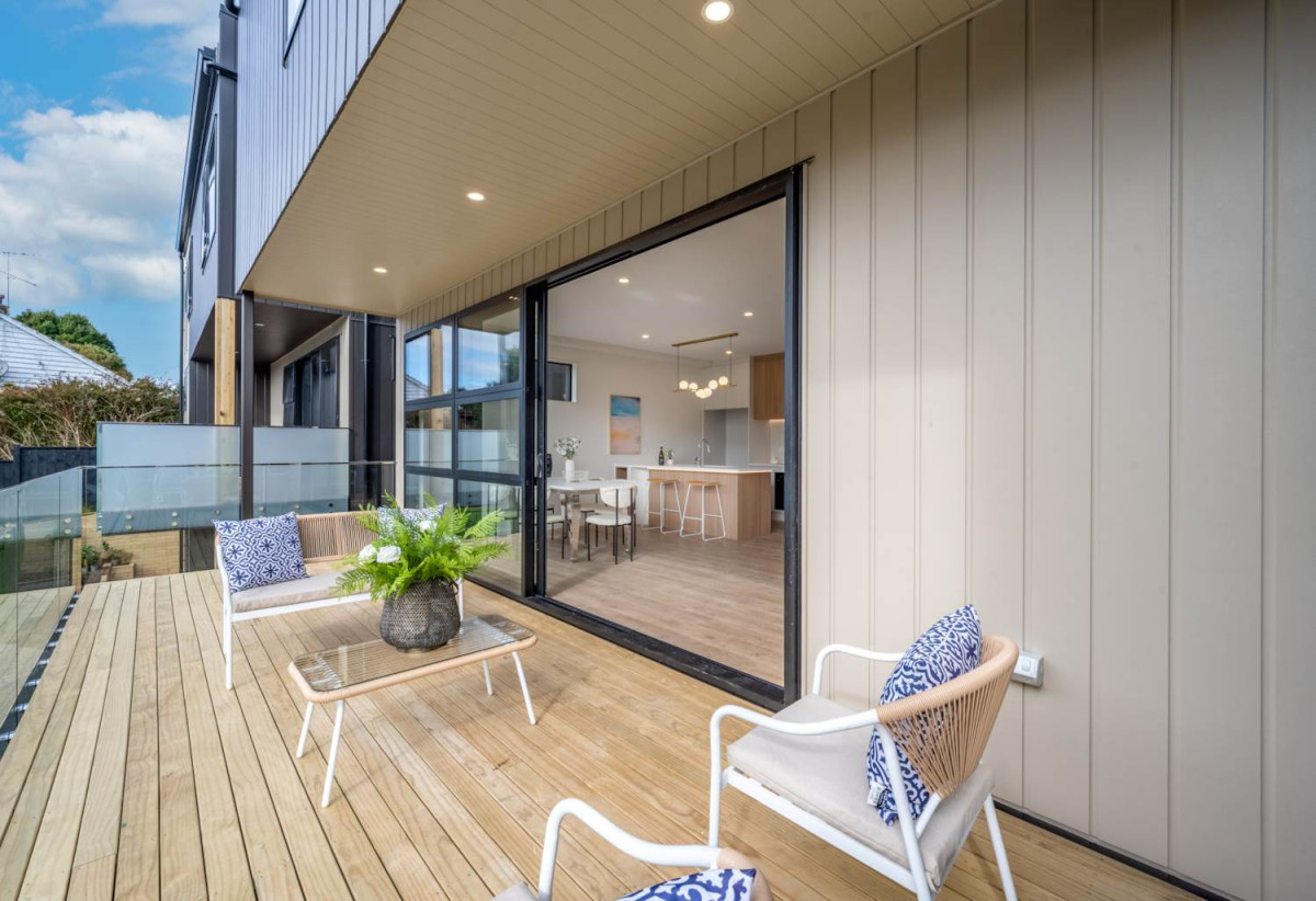 12-month maintenance warranty and a 10-year Master Build Guarantee, Brandnew standalone 5 beds (2 ensuites) 3.5 baths home with double garage on 266m2 section, close to shops, supermarkets, schools, parks, motorway access, 0.5 km to Oranga School and One Tree Hill College, 1.8 km to Remuera Intermediate, 2A Wahanui Road, Greenlane, Auckland