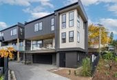 12-month maintenance warranty and a 10-year Master Build Guarantee, Brandnew standalone 5 beds (2 ensuites) 3.5 baths home with double garage on 266m2 section, close to shops, supermarkets, schools, parks, motorway access, 0.5 km to Oranga School and One Tree Hill College, 1.8 km to Remuera Intermediate, 2A Wahanui Road, Greenlane, Auckland