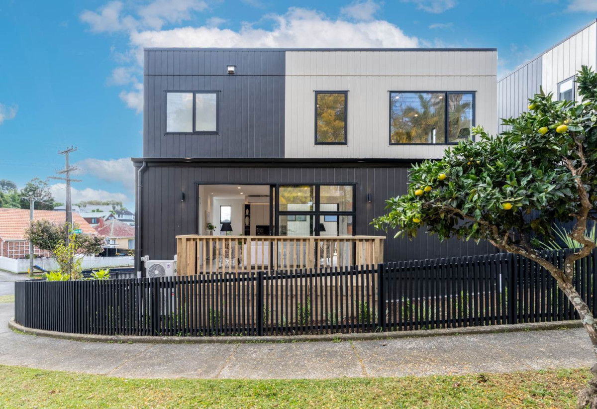12-month maintenance warranty and a 10-year Master Build Guarantee, Brandnew standalone 5 beds (2 ensuites) 3.5 baths home with double garage on 266m2 section, close to shops, supermarkets, schools, parks, motorway access, 0.5 km to Oranga School and One Tree Hill College, 1.8 km to Remuera Intermediate, 2A Wahanui Road, Greenlane, Auckland