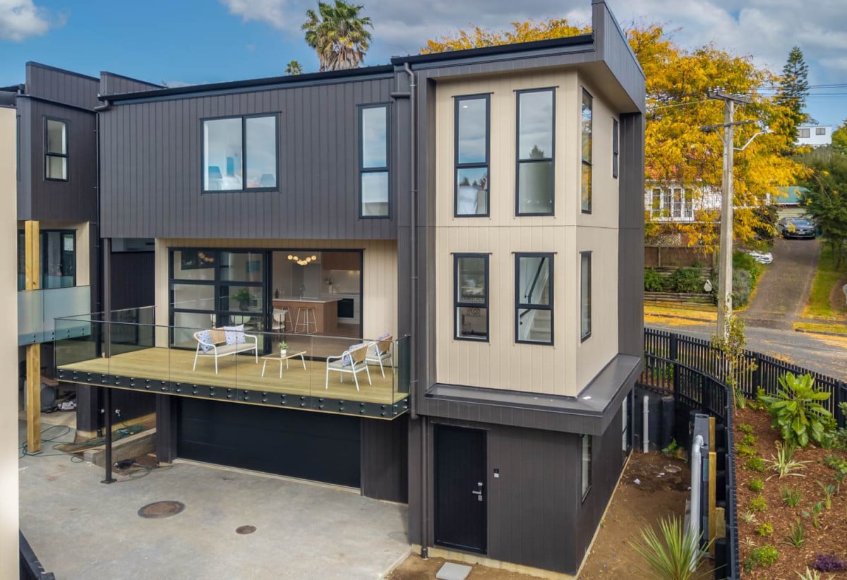 12-month maintenance warranty and a 10-year Master Build Guarantee, Brandnew standalone 5 beds (2 ensuites) 3.5 baths home with double garage on 266m2 section, close to shops, supermarkets, schools, parks, motorway access, 0.5 km to Oranga School and One Tree Hill College, 1.8 km to Remuera Intermediate, 2A Wahanui Road, Greenlane, Auckland
