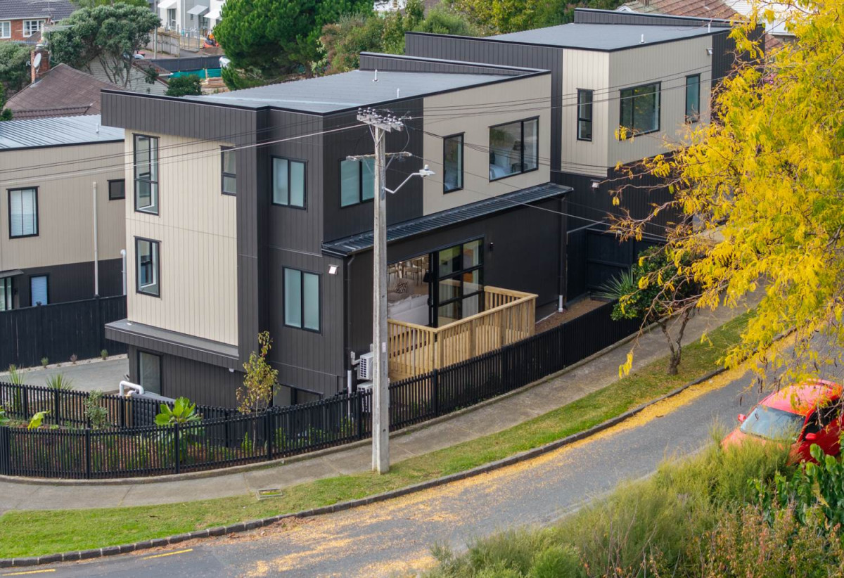 12-month maintenance warranty and a 10-year Master Build Guarantee, Brandnew standalone 5 beds (2 ensuites) 3.5 baths home with double garage on 266m2 section, close to shops, supermarkets, schools, parks, motorway access, 0.5 km to Oranga School and One Tree Hill College, 1.8 km to Remuera Intermediate, 2A Wahanui Road, Greenlane, Auckland