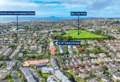 Brick 3 beds 1 bath house with garage, minutes schools, Albany Mall, motorway access, 0.4 km to Oteha Valley School, 0.5 km to Northcross Intermediate, 5/37 Fields Parade, Oteha, Auckland