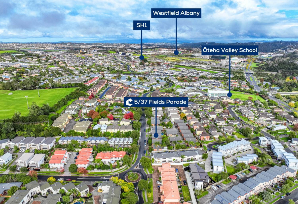 Brick 3 beds 1 bath house with garage, minutes schools, Albany Mall, motorway access, 0.4 km to Oteha Valley School, 0.5 km to Northcross Intermediate, 5/37 Fields Parade, Oteha, Auckland