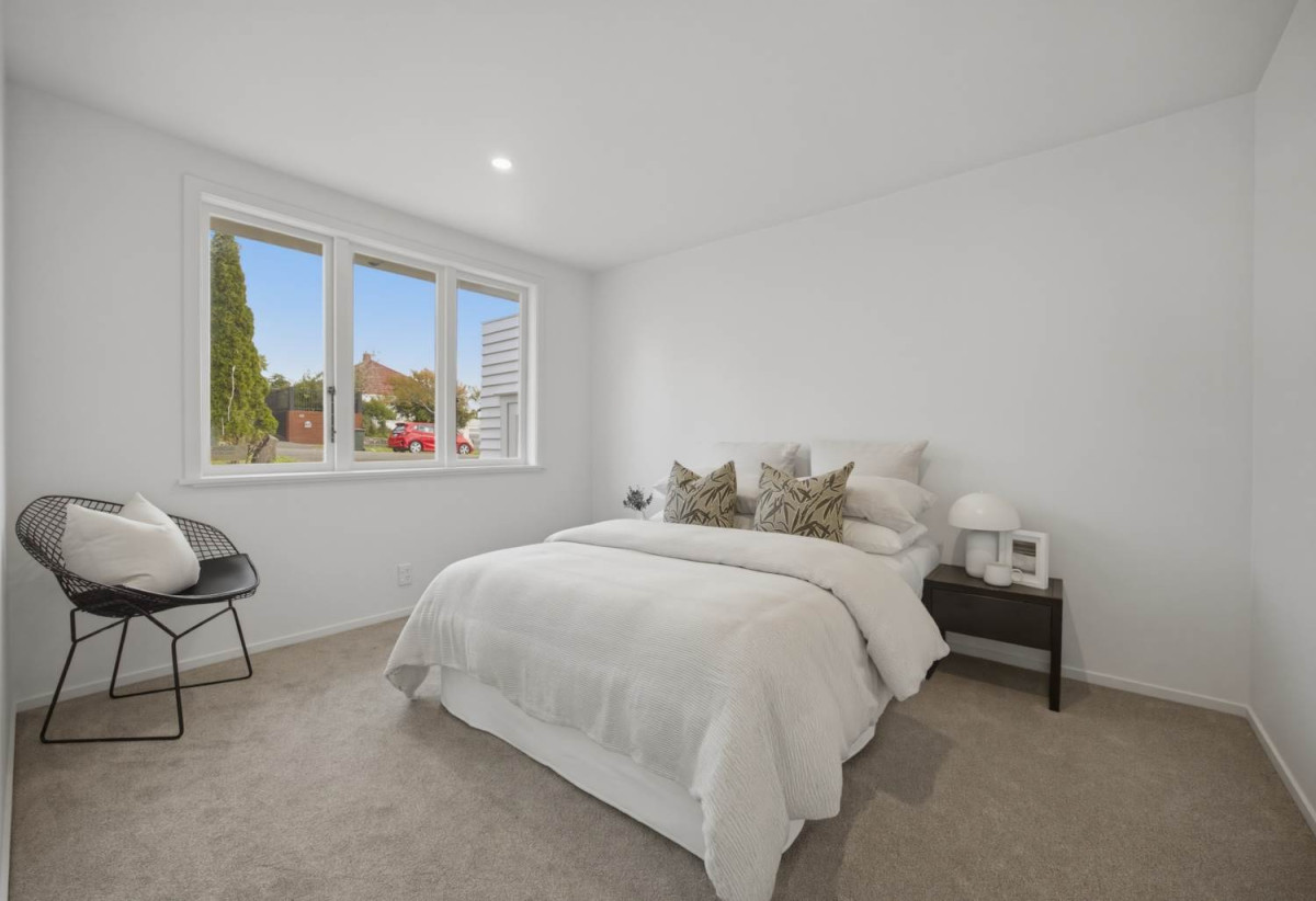 836m2 section, 4 beds 2 baths house, the downstairs level could become a secluded master haven or additional living space, with a single garage and dual driveways providing generous off- street parking, including space for the boat or trailer, 0.9 km to Selwyn College, 60 Ripon Crescent, Meadowbank, Auckland