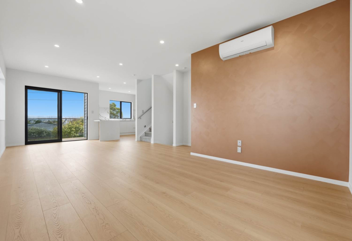 176m2 Brandnew standalone 6 beds (1 ensuite) 4 baths house with garage, 2 beds 1 bath ground floor, close to schools, shops, supermarkets, reserves, golf club, 0.6 km to Lynfield College, 75 Mcfadzean Drive, Blockhouse Bay, Auckland