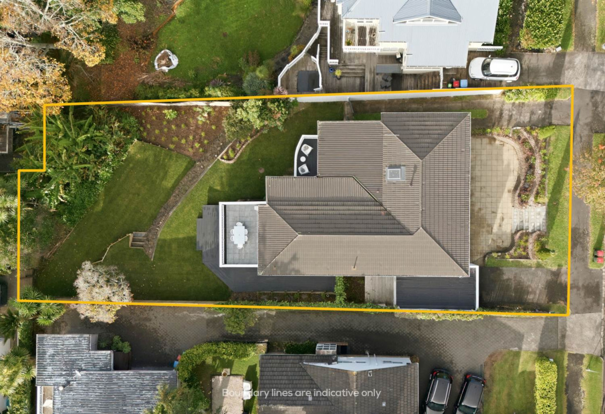 836m2 section, 4 beds 2 baths house, the downstairs level could become a secluded master haven or additional living space, with a single garage and dual driveways providing generous off- street parking, including space for the boat or trailer, 0.9 km to Selwyn College, 60 Ripon Crescent, Meadowbank, Auckland