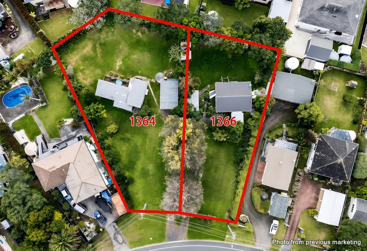 1563m2 section, 2 beds 1 bath house, walking distance. to beach, Shakespear Regional Park , Golf club, close to Gulf Harbour Marina, shops, 0.9 km to Gulf Harbour School, 1364 Whangaparoa Road, Army Bay, Auckland