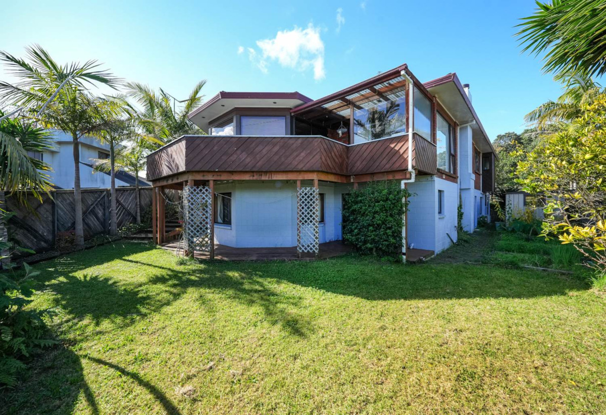 Macleans College zone, Brick and tile 5 beds 3 baths house with double garage on 668m2 section, Close to Half Moon Bay Marina, ferry, beaches, cafés & amenities, 0.3 km to Pigeon Mountain School, 0.5 km to Bucklands Beach Intermediate, 0.8 km to Macleans College, 52 Cornelian Crescent, Half Moon Bay, Auckland