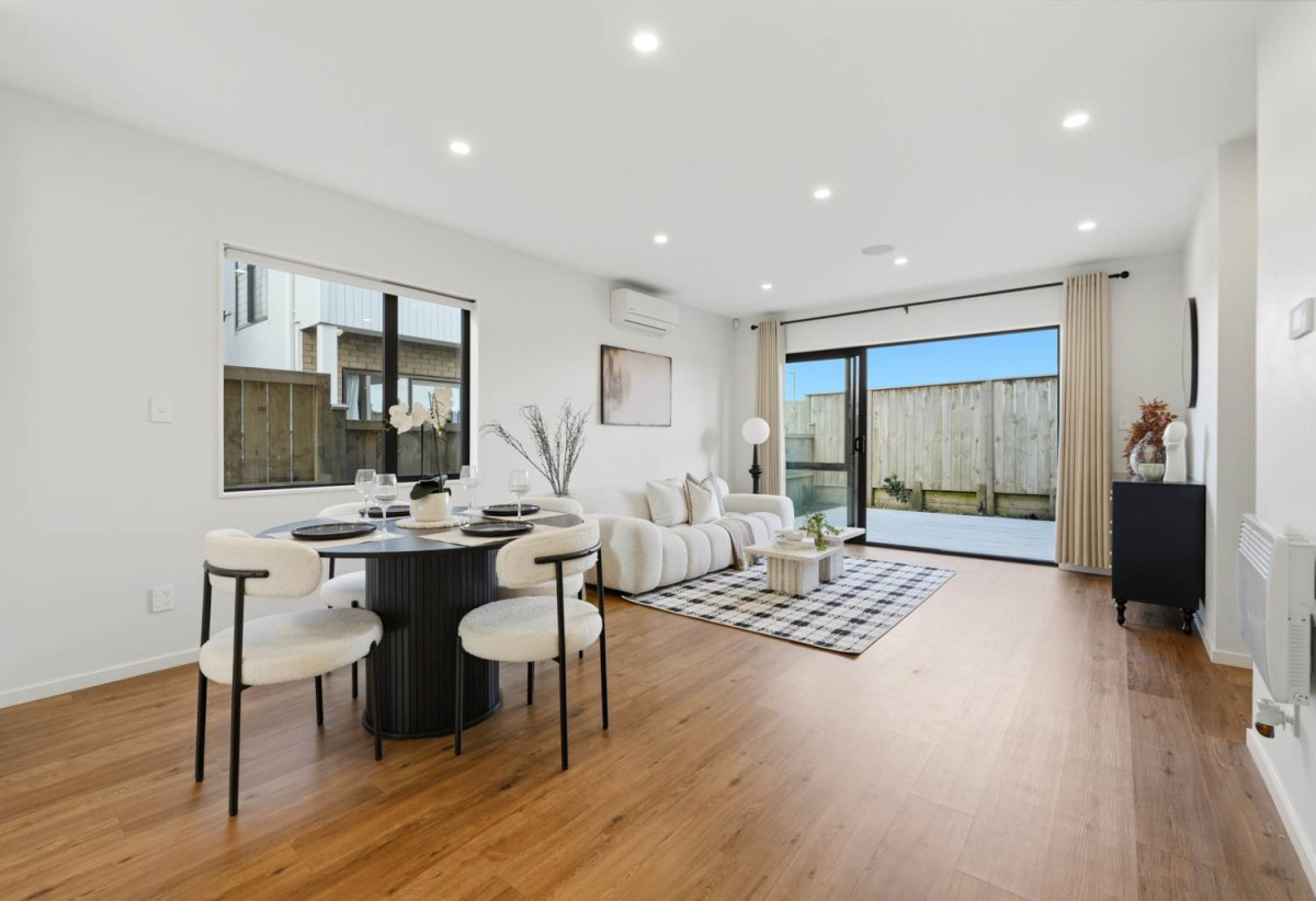 Must sell, 4 beds 2.5 baths home with garage, close to local shops, cafés, parks, motorway access, and the popular Hobsonville Point precinct. 0.4 km to Hobsonville Point Primary School, 0.8 km to Hobsonville Point Secondary School, 14 Possum Lane, Hobsonville, Auckland